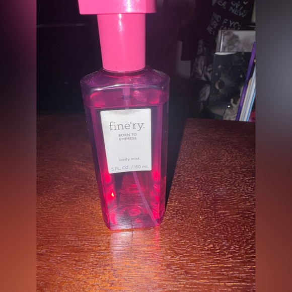 Finery Born to Empress Pink Body Mist - Picture 4 of 7